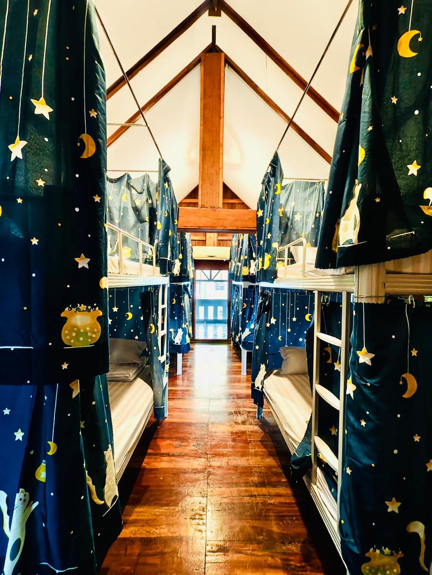 Vangvieng Pool House Hotel 万荣 外观 照片