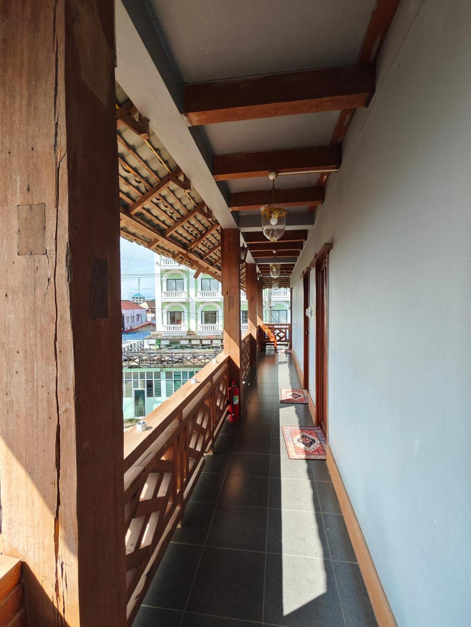 Vangvieng Pool House Hotel 万荣 外观 照片
